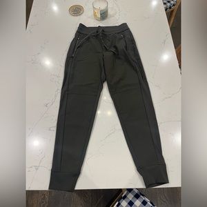Athleta Headlamds Hybrid Mid Rise Jogger